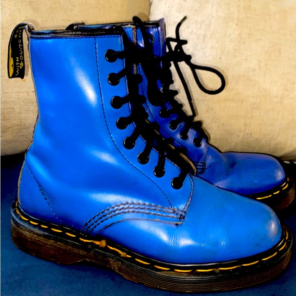 Authentic 1980’s VINTAGE Na Na made in England 1460 Dr Martens US WOMENS 6